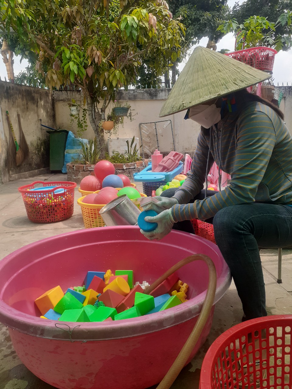Công tác vệ sinh phòng chống bệnh tay- chân- miệng tại trường Mầm non Mỹ Thuận